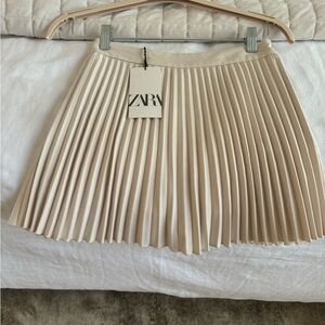 ZARA, cream, extra small pleated mini skirt. New with tags on.